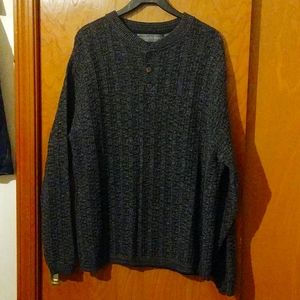 Mens Oscar De La Renta size L sweater.